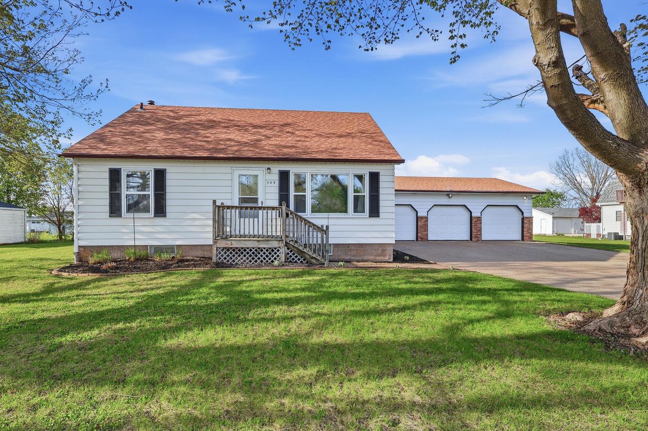 109 5th Ave., Colona, IL 61241