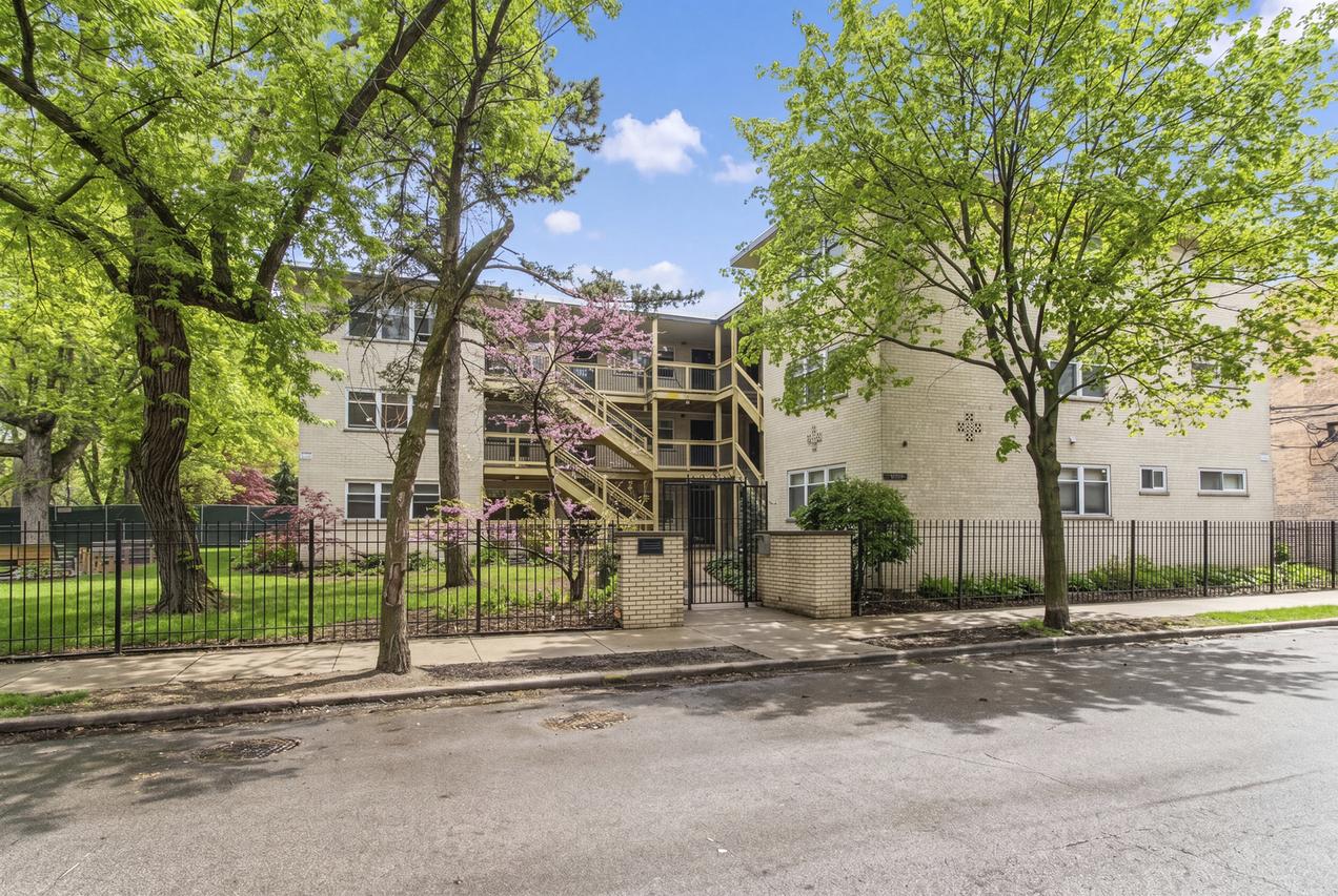 4258 N Greenview Ave. #3E, Chicago, IL 60613