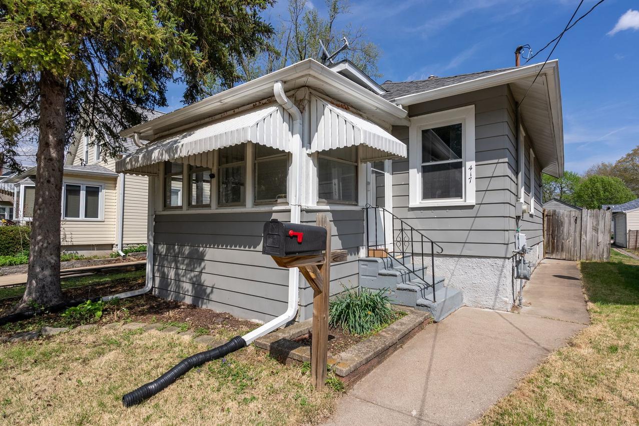 417 9th St., Silvis, IL 61282