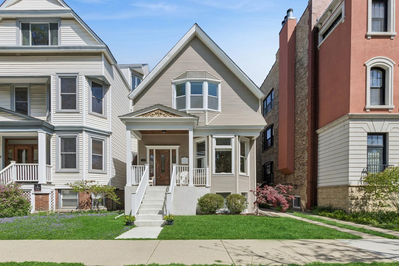 2106 W Addison St., Chicago, IL 60618