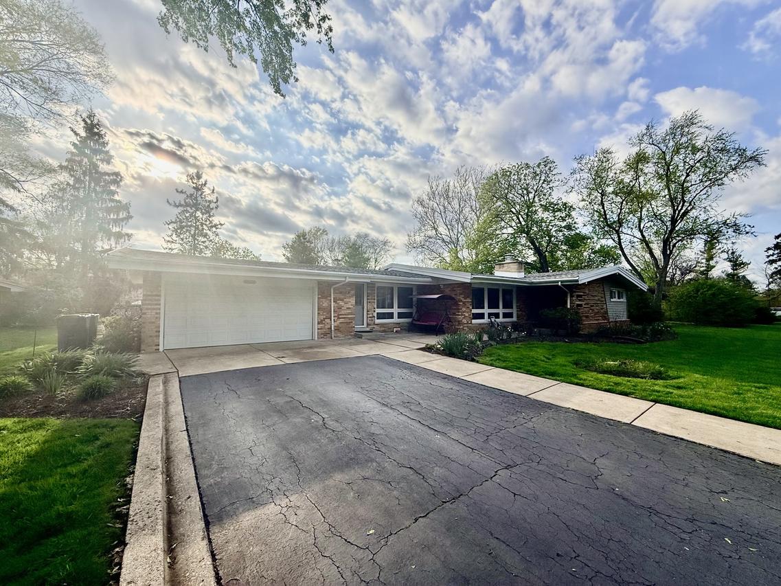 11714 S 82nd Ct., Palos Park, IL 60464