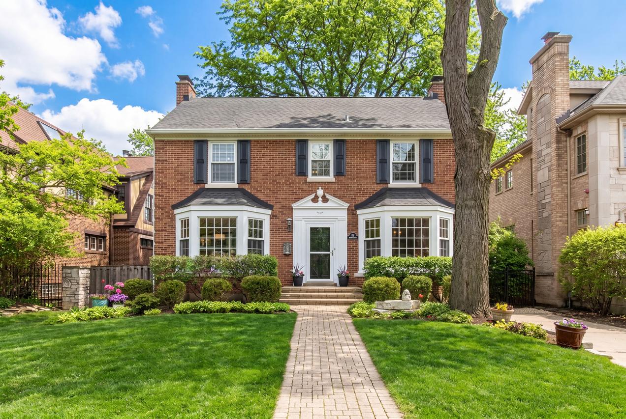 831 S Prospect Ave., Park Ridge, IL 60068
