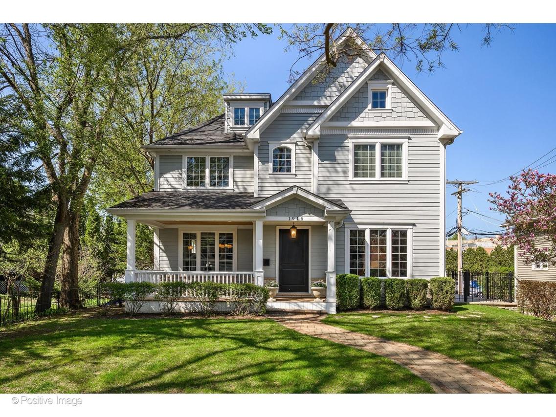 1916 Washington Ave., Wilmette, IL 60091