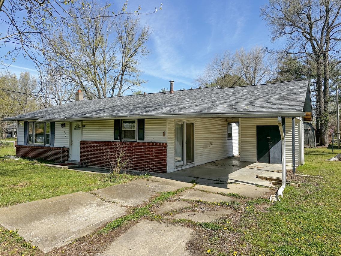 402 E Logan St., Desoto, IL 62924