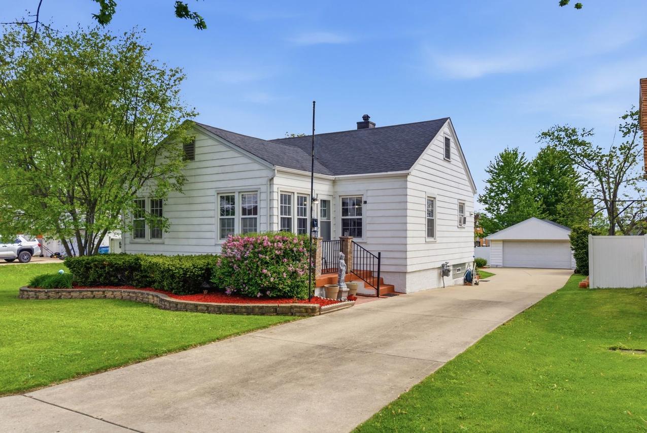 1608 N Center St., Crest Hill, IL 60403