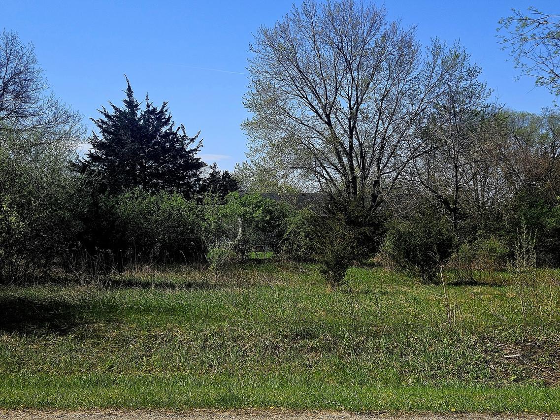 417 Des Moines Ln., Dixon, IL 61021