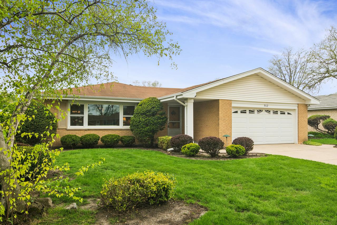 902 S See Gwun Ave., Mount Prospect, IL 60056