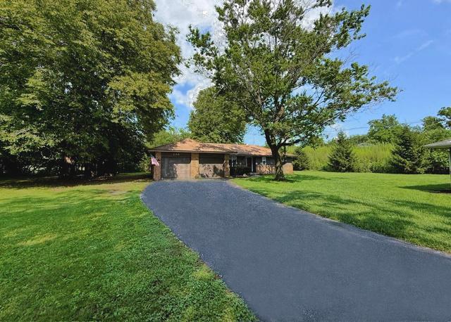 1106 E Pearl Dr., Mahomet, IL 61853