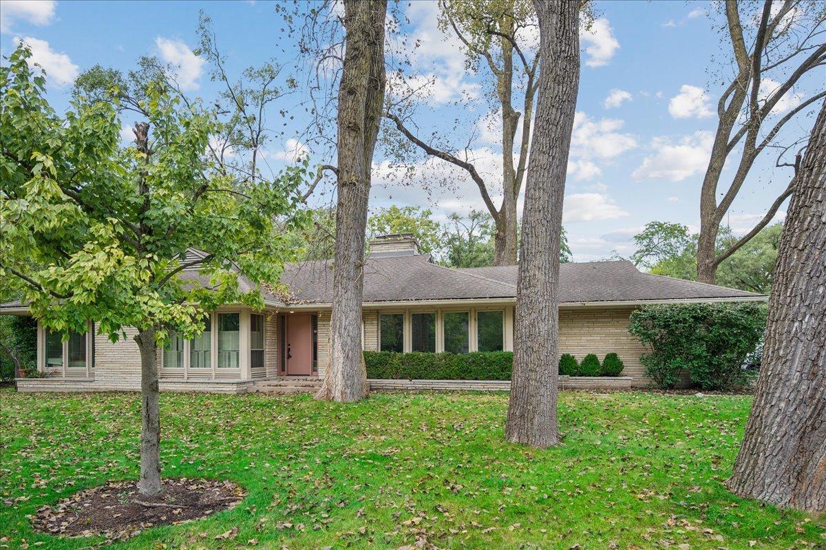 794 Clover Ln., Glencoe, IL 60022