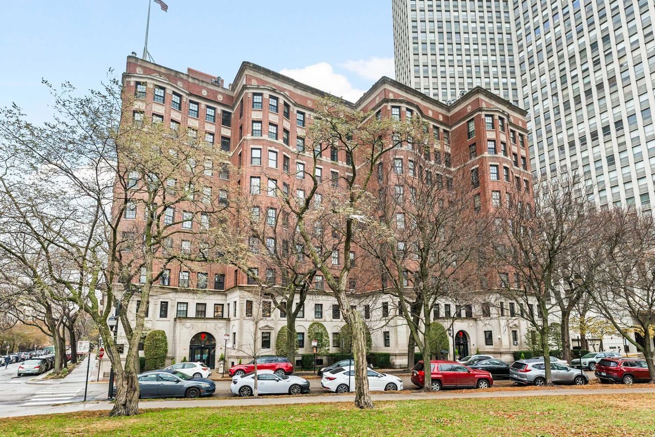 2600 N Lakeview Ave. #9B, Chicago, IL 60614