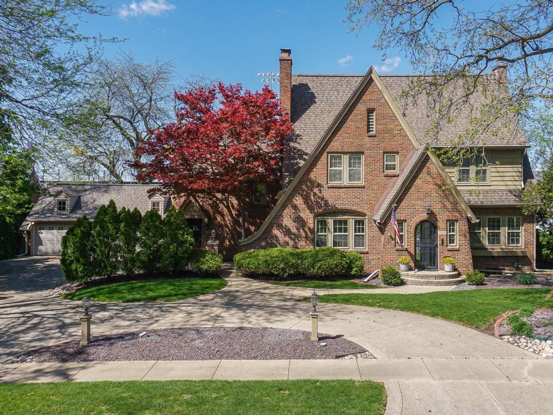 1202 Elmwood Rd., Bloomington, IL 61701