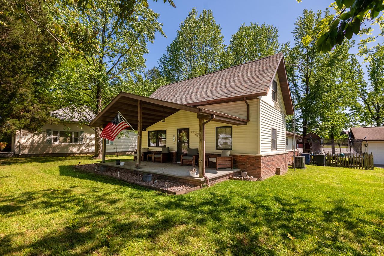 818 W Saint Louis St., West Frankfort, IL 62896