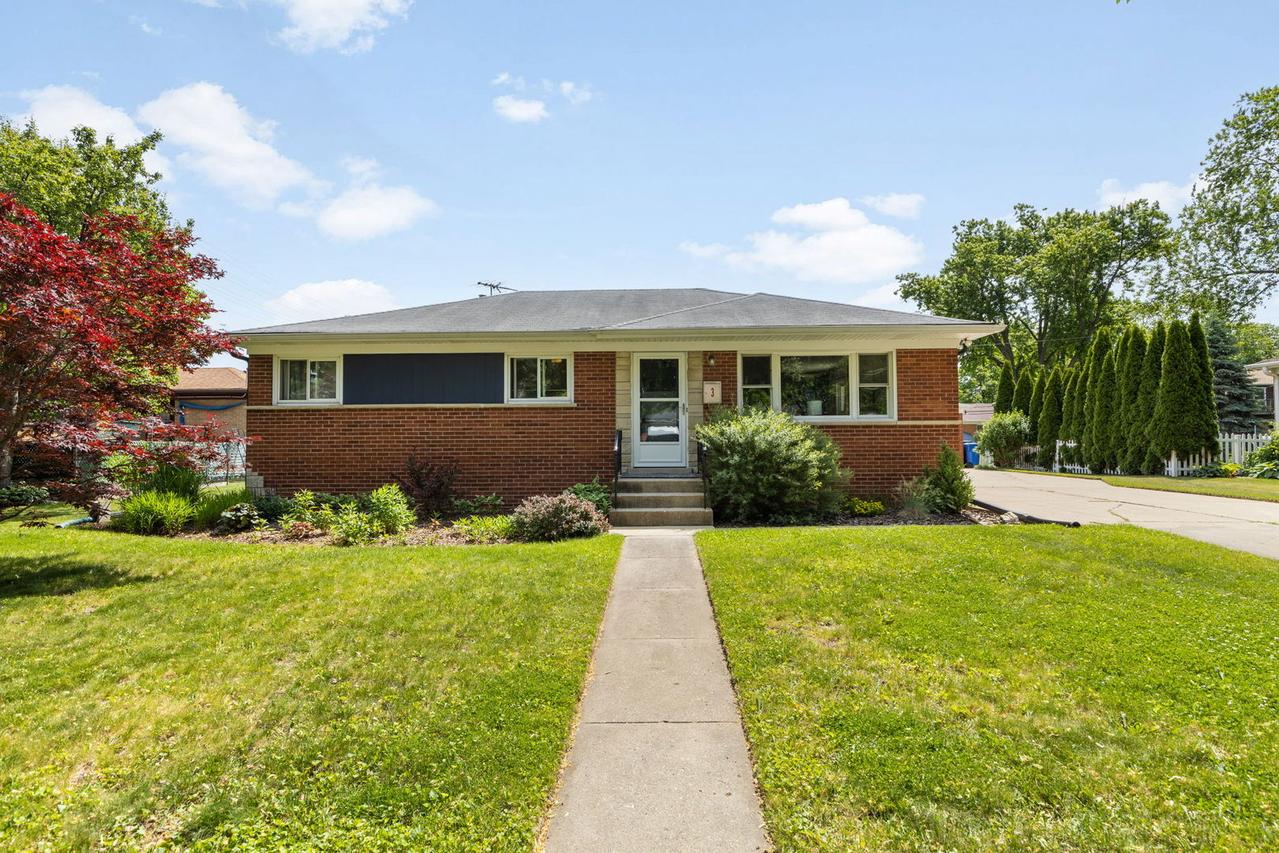 3 Audrey Ln., Mount Prospect, IL 60056