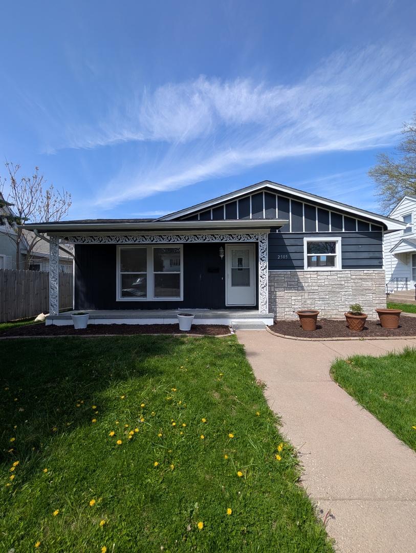 2505 23rd Avenue B Ave., Moline, IL 61265