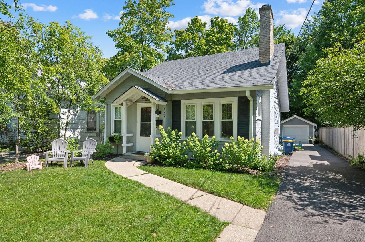937 Pleasant Ave., Highland Park, IL 60035