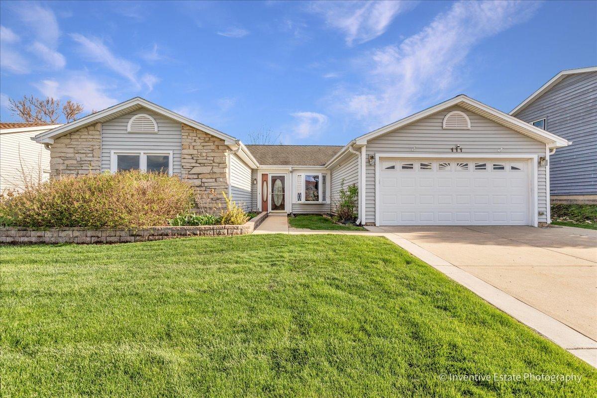 111 Brookside Dr., Glendale Heights, IL 60139