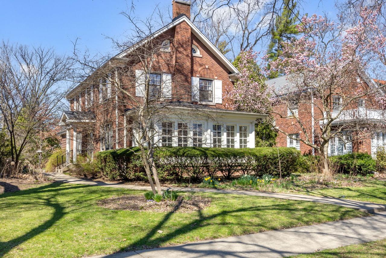 921 Fair Oaks Ave., Oak Park, IL 60302