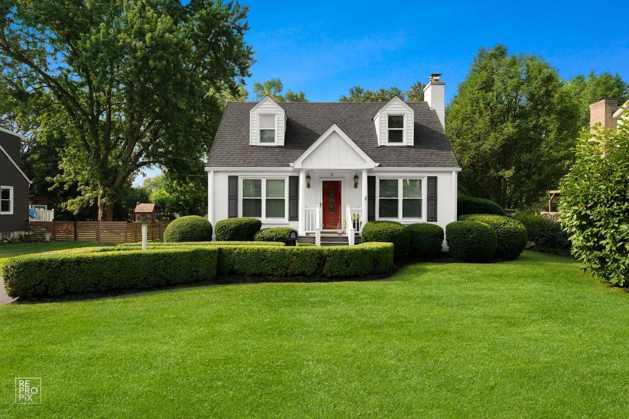 71 Esther St., Crystal Lake, IL 60014