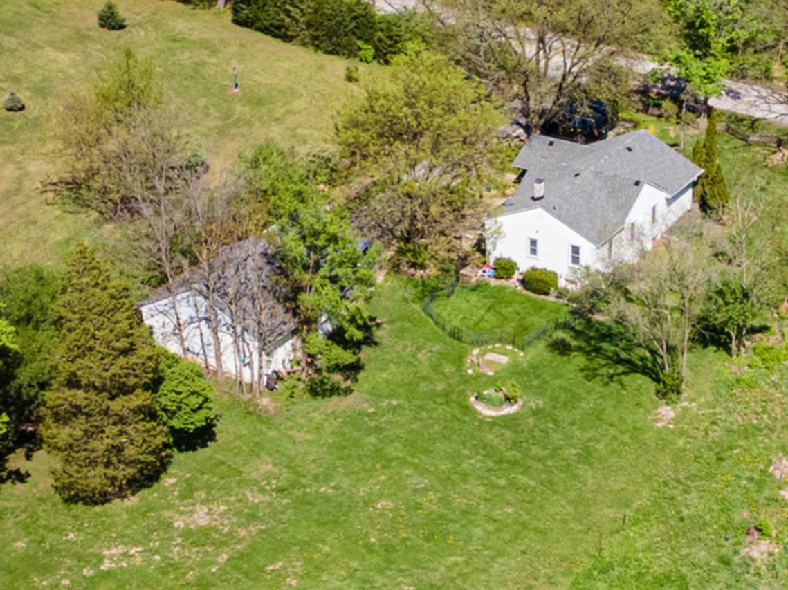 11s104 Jackson St., Burr Ridge, IL 60527