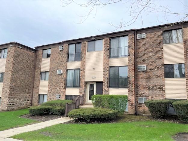 200 Dunteman Dr. #202, Glendale Heights, IL 60139