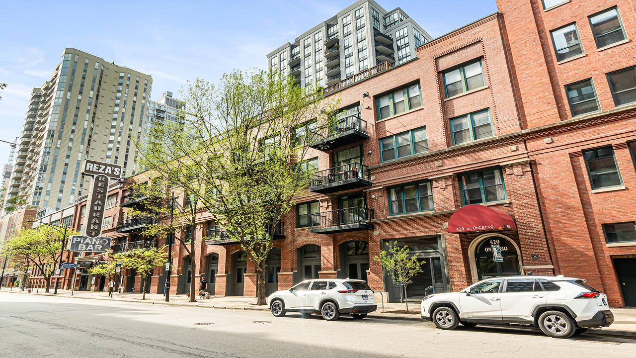 420 W Ontario St. #301, Chicago, IL 60654