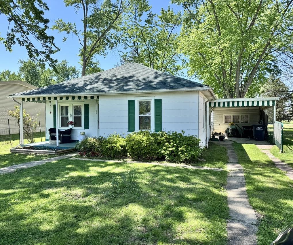 405 Penfield St., Odin, IL 62870