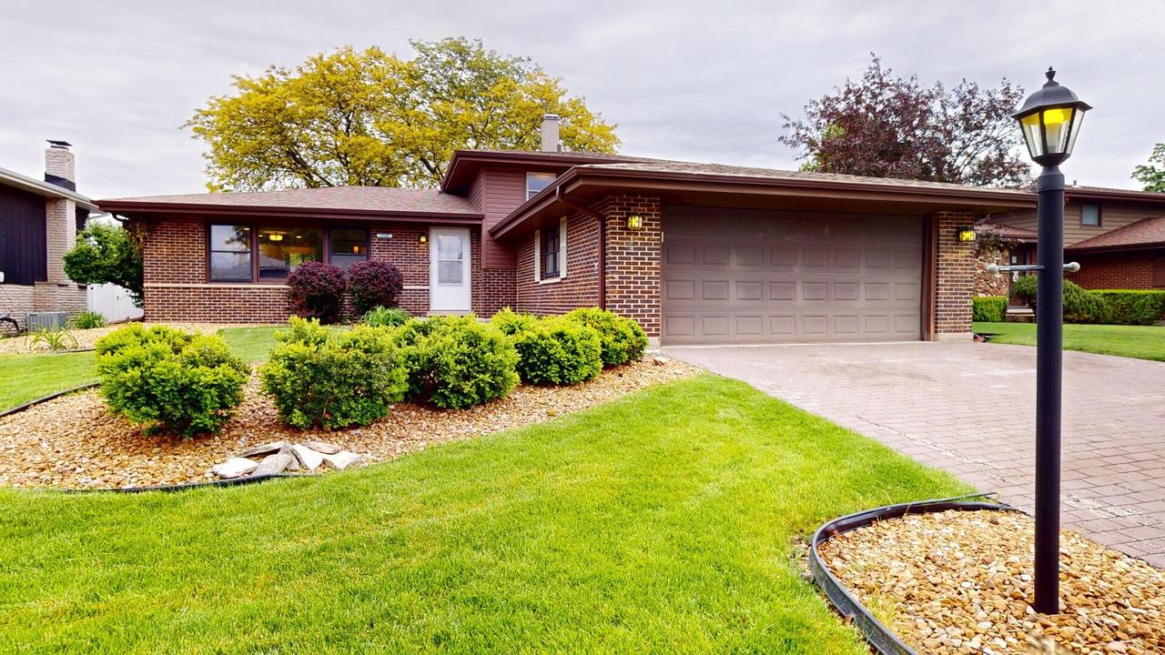 15505 Orogrande Dr., Oak Forest, IL 60452