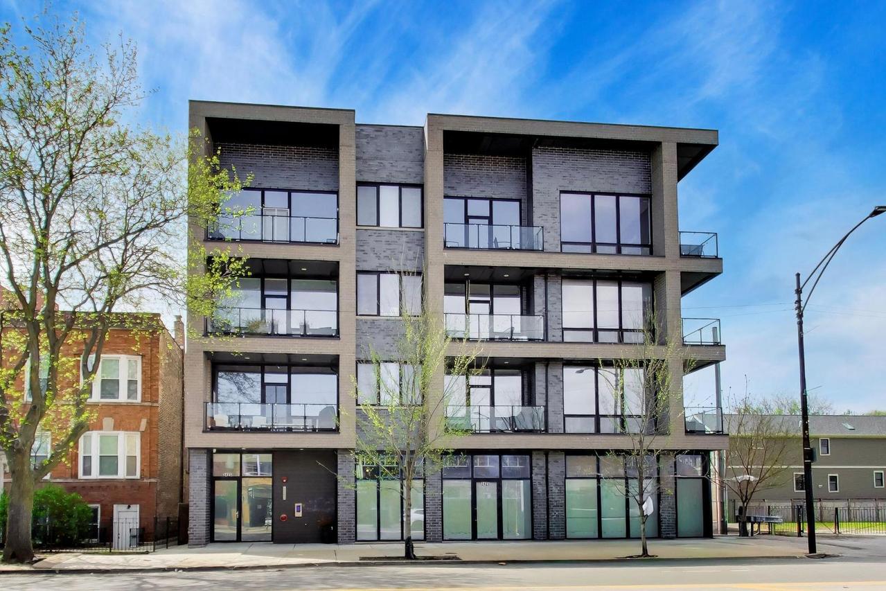 2423 W Fullerton Ave. #3F, Chicago, IL 60647