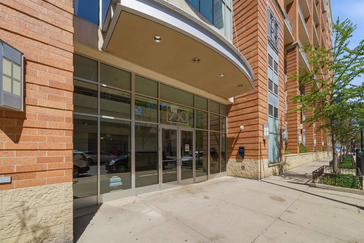 950 W Monroe St. #710, Chicago, IL 60607