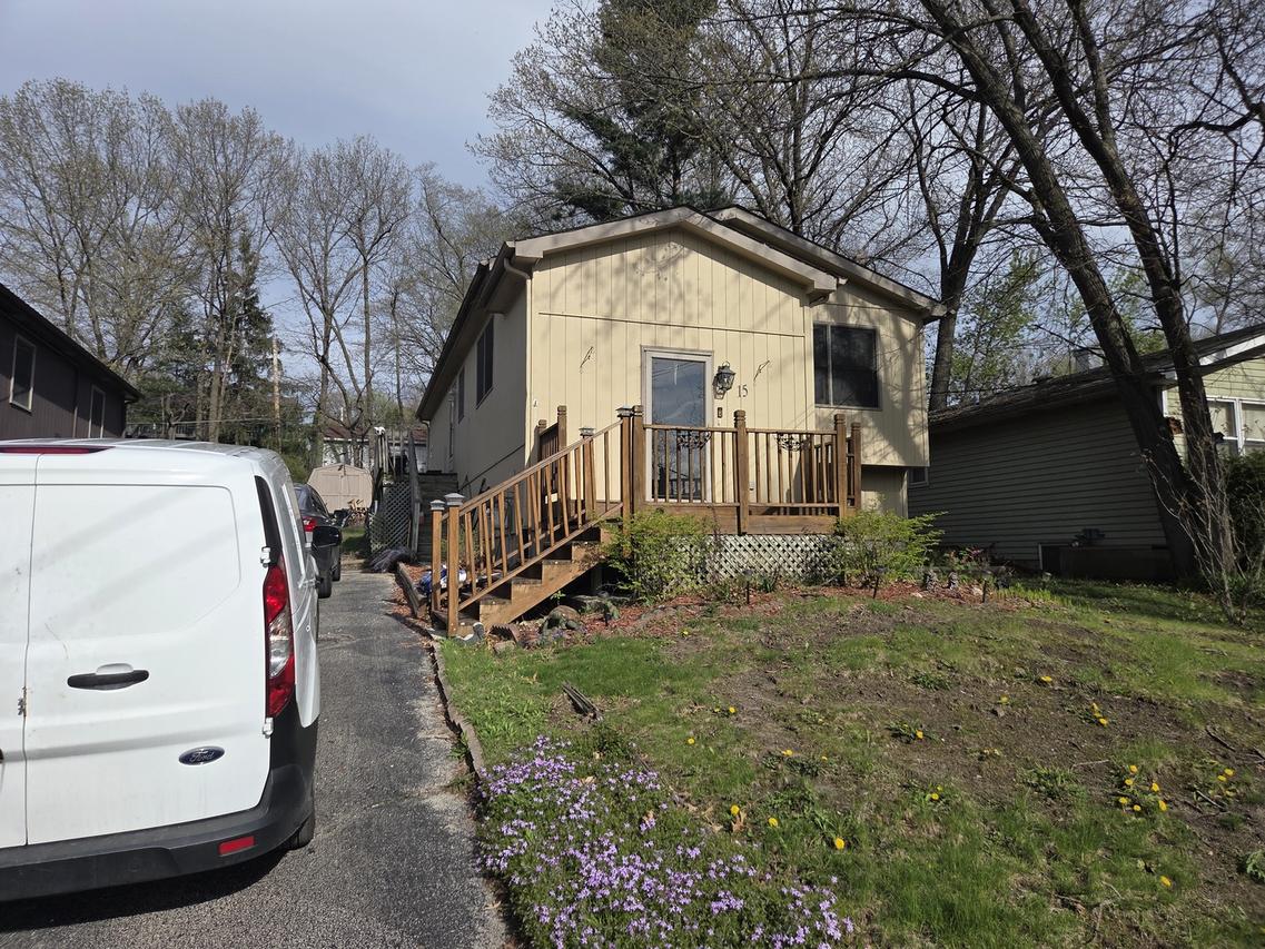 15 Ridgeland Ave., Fox Lake, IL 60020