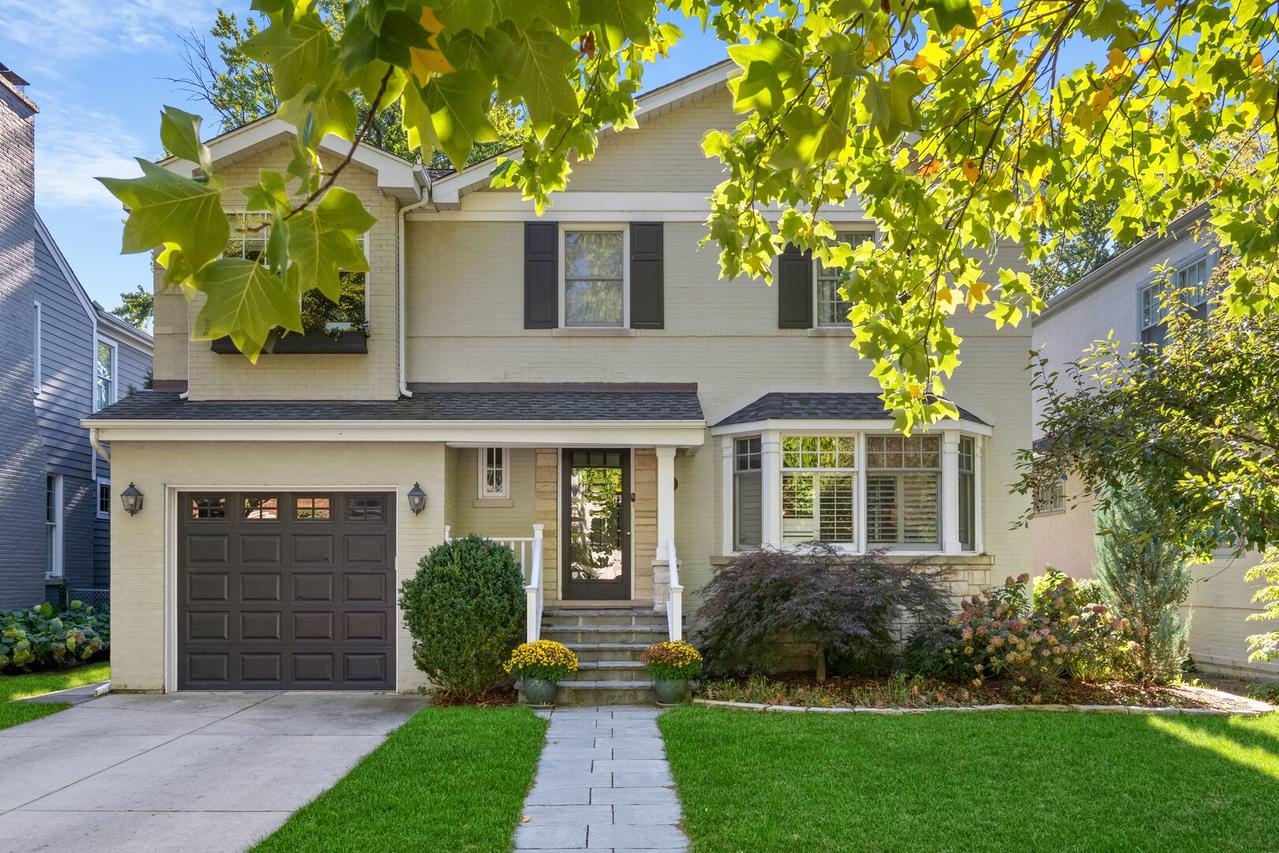 1923 Greenwood Ave., Wilmette, IL 60091