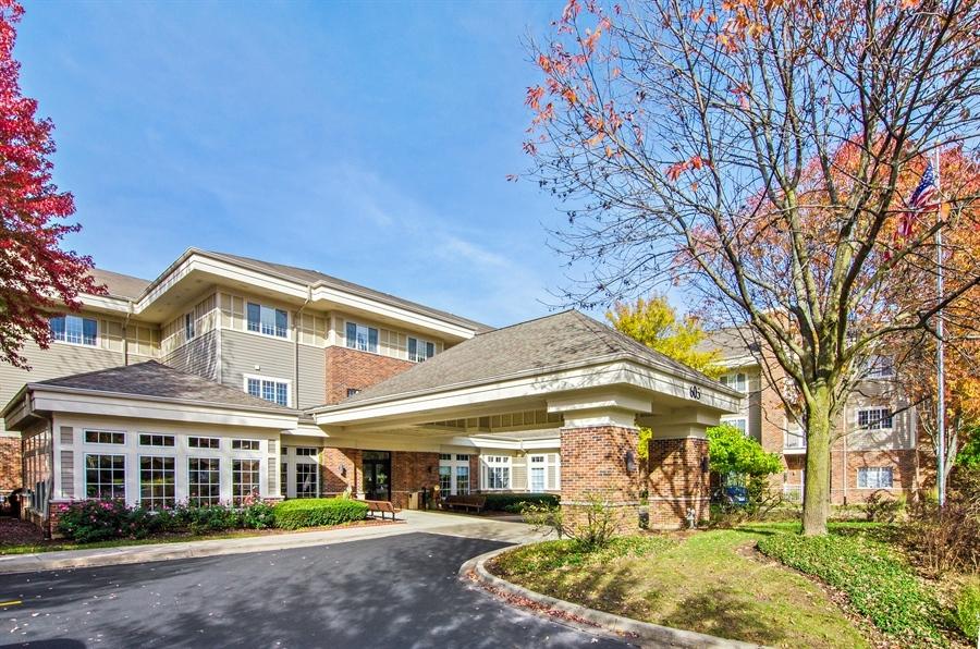605 Barrington Ave. #140, East Dundee, IL 60118