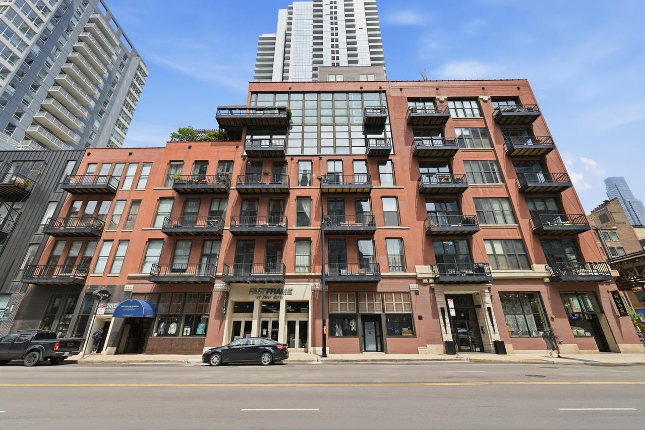 300 W Grand Ave. #203, Chicago, IL 60654