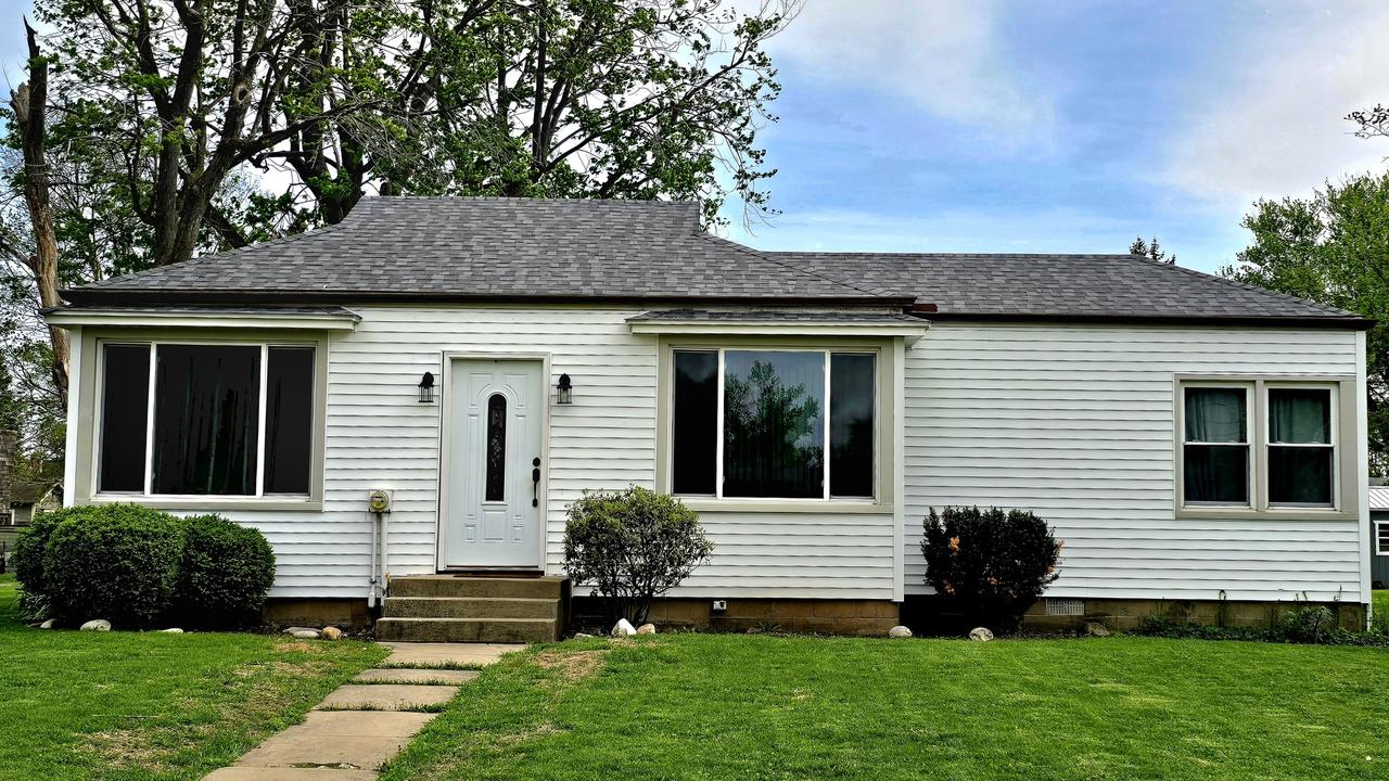 110 E Park Ave., Deer Creek, IL 61733