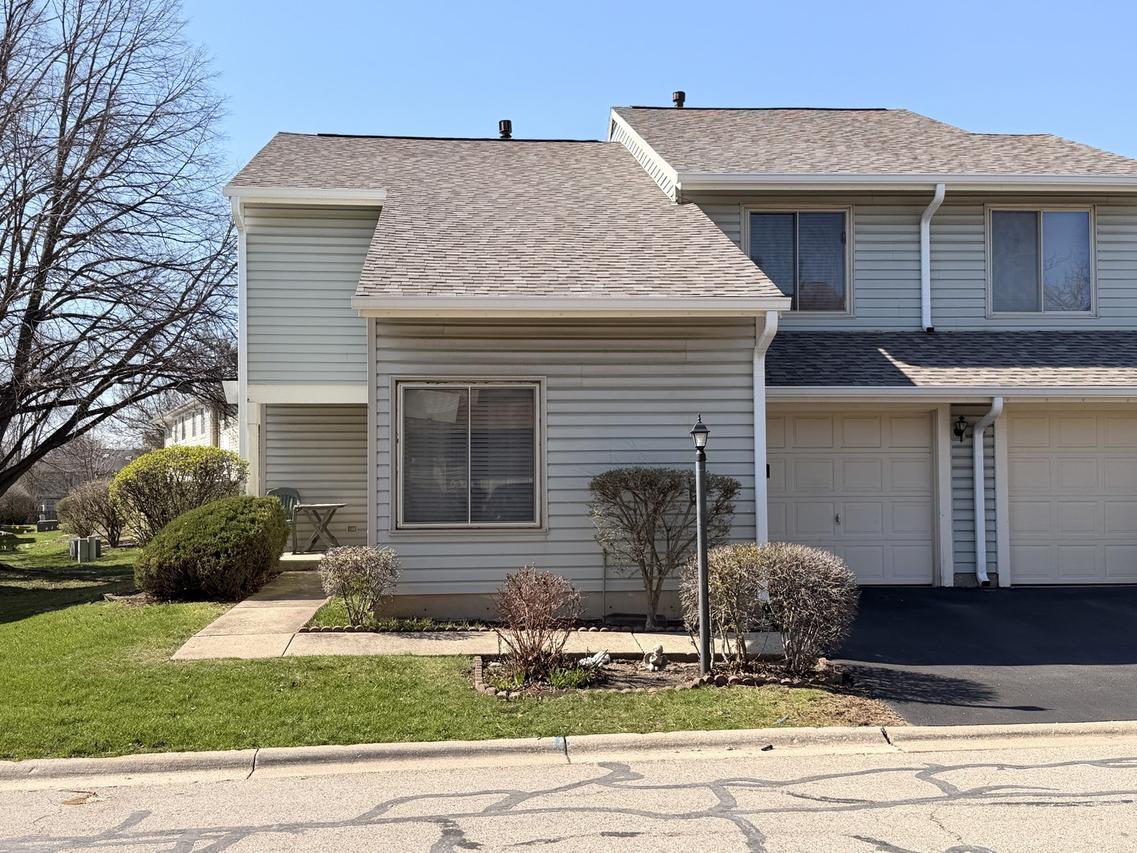 772 Colorado Ct., Carol Stream, IL 60188