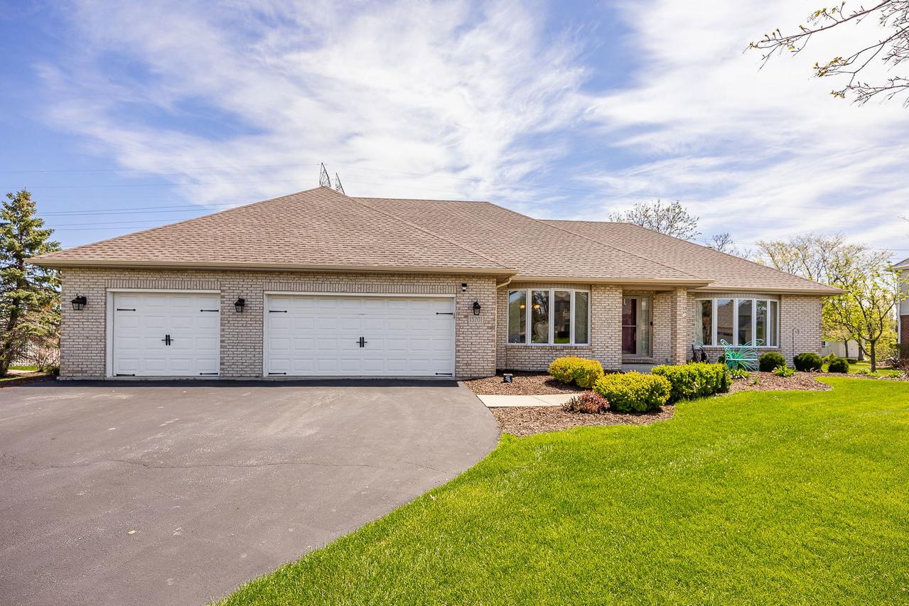 13201 Meadow Hill Ln., Lemont, IL 60439