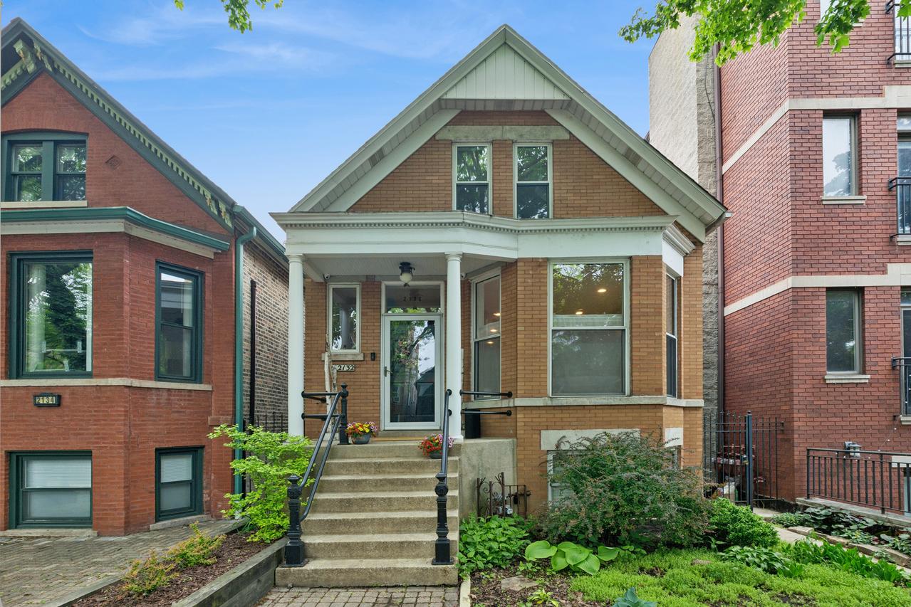 2132 W Thomas St., Chicago, IL 60622
