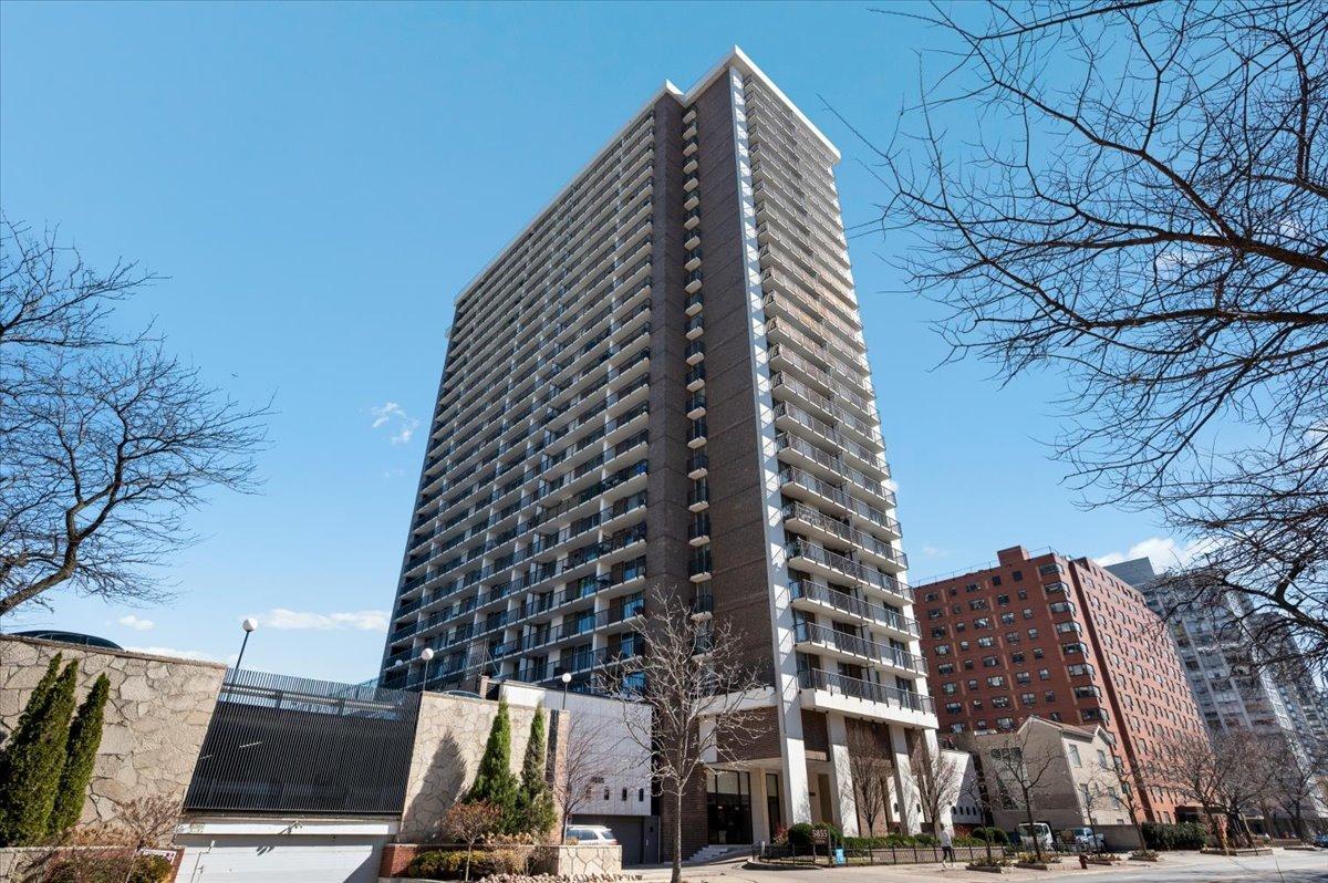 5855 N Sheridan Rd. #25G, Chicago, IL 60660
