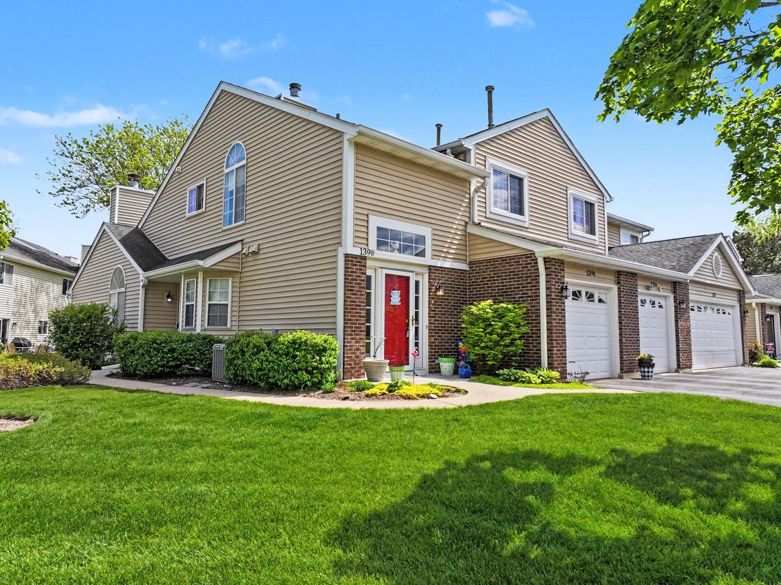 139 Brittany Dr. #B, Streamwood, IL 60107