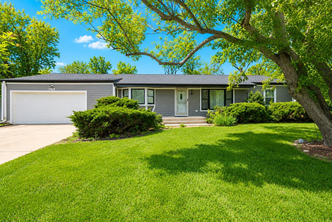 1635 Dun Lo Dr., Arlington Heights, IL 60004