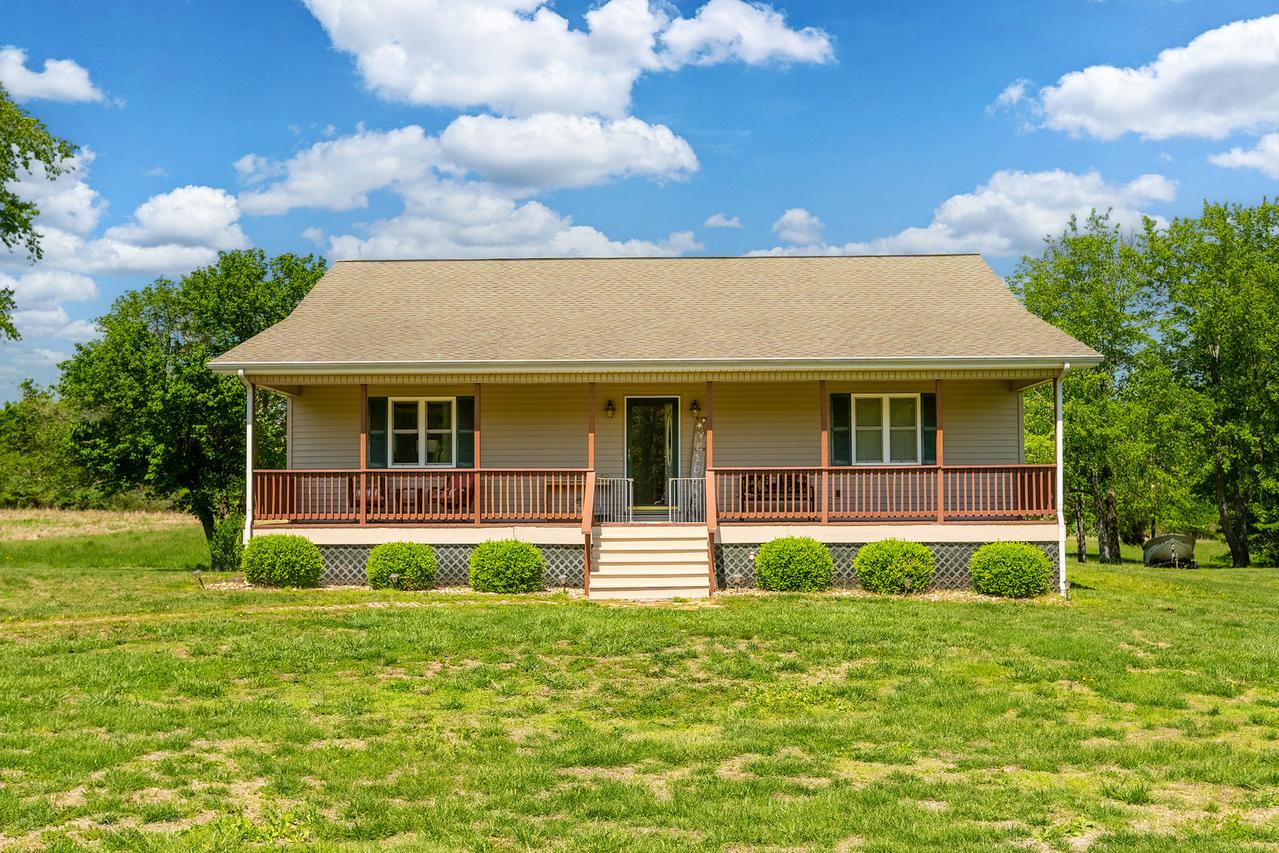 1580 Reevesville Rd., Grantsburg, IL 62943