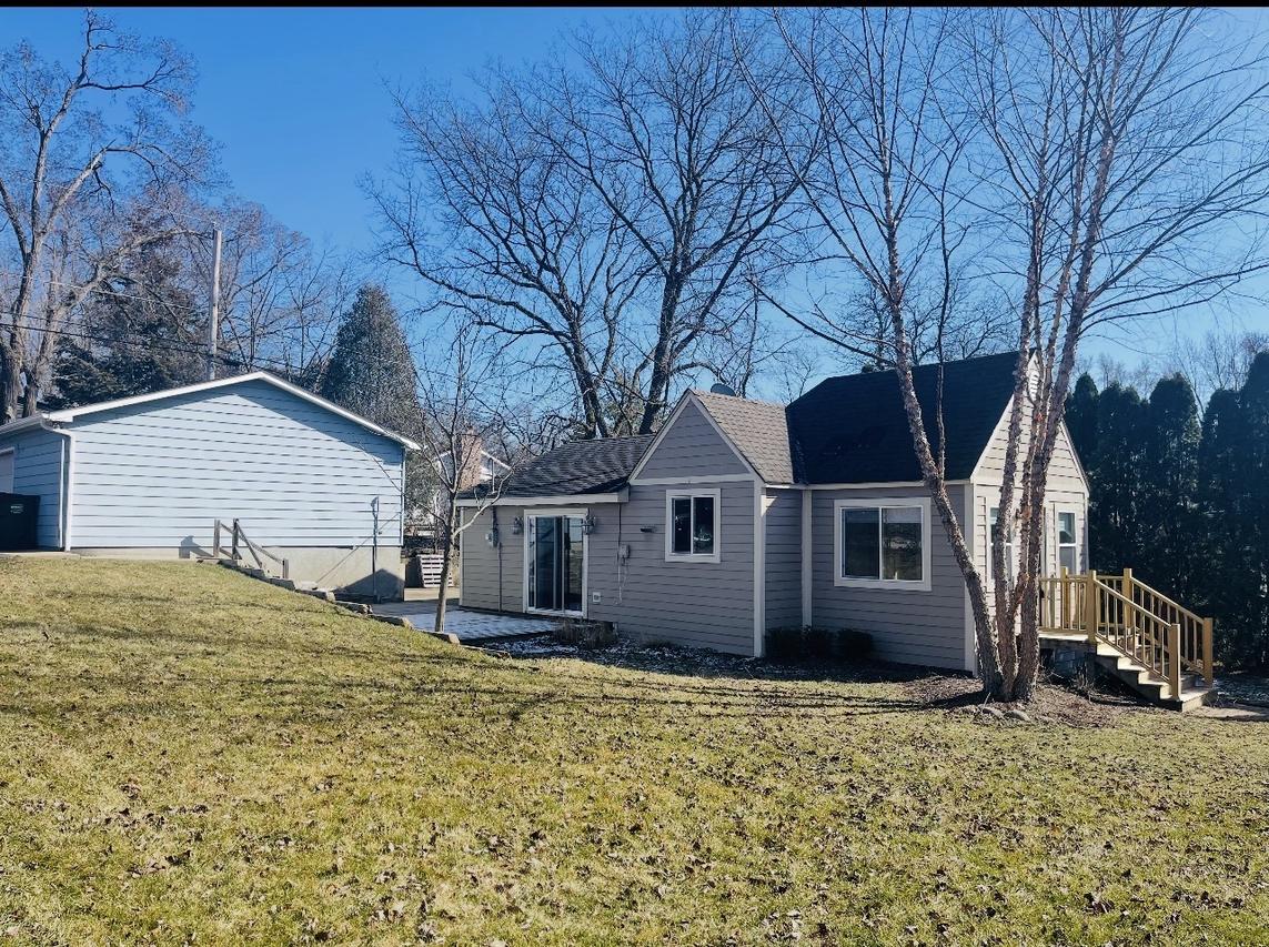 327 Kenwood Dr., Round Lake Park, IL 60073