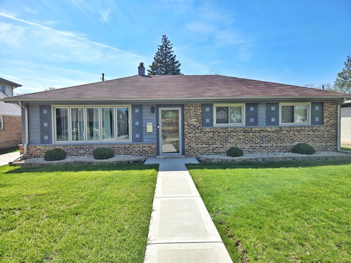 980 W Grant Dr., Des Plaines, IL 60016