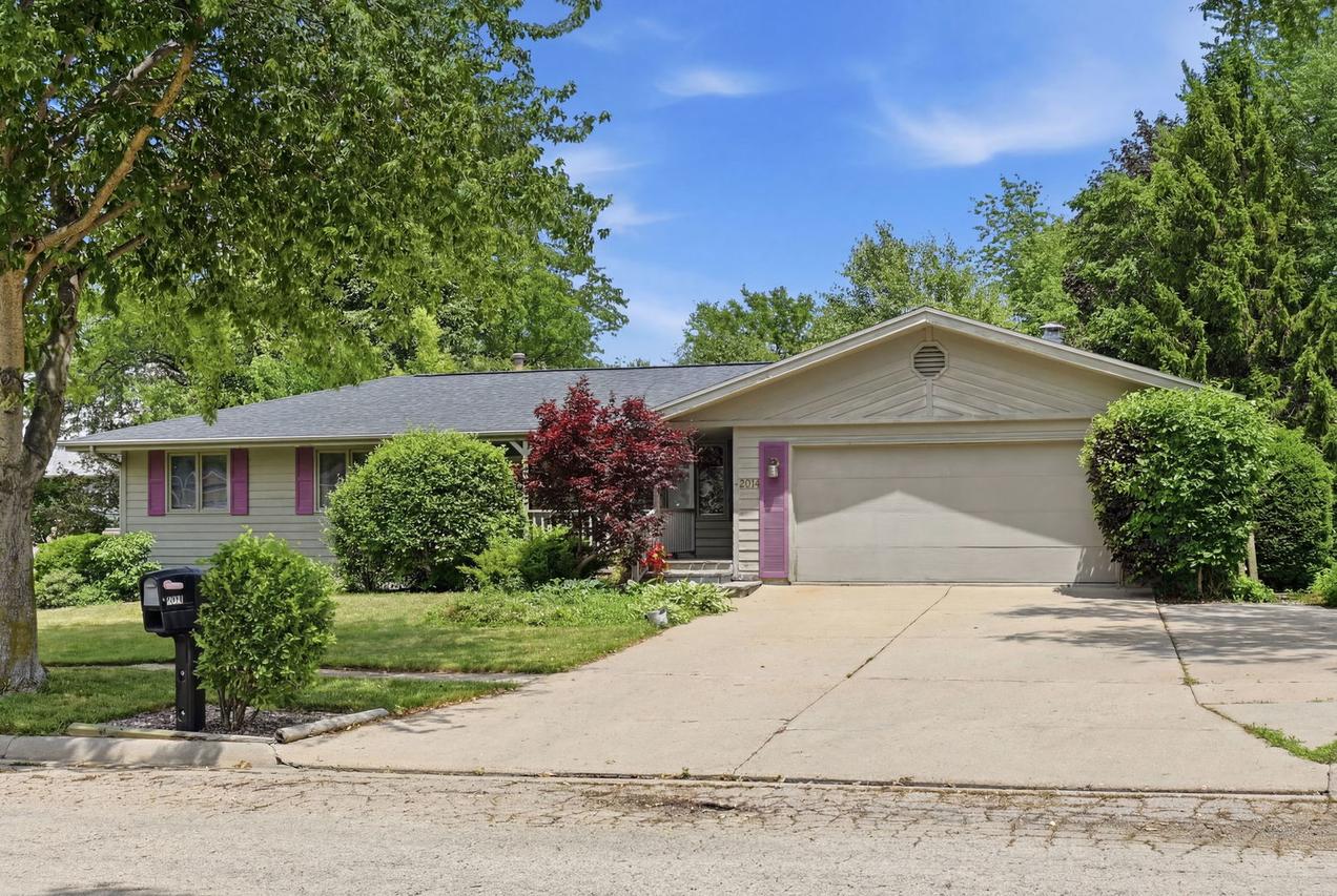 2014 Cimarron Dr., Freeport, IL 61032