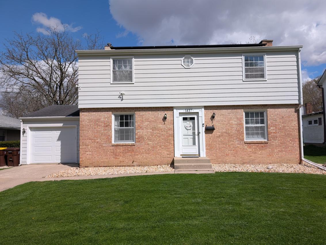 1437 S Walnut Ave., Freeport, IL 61032