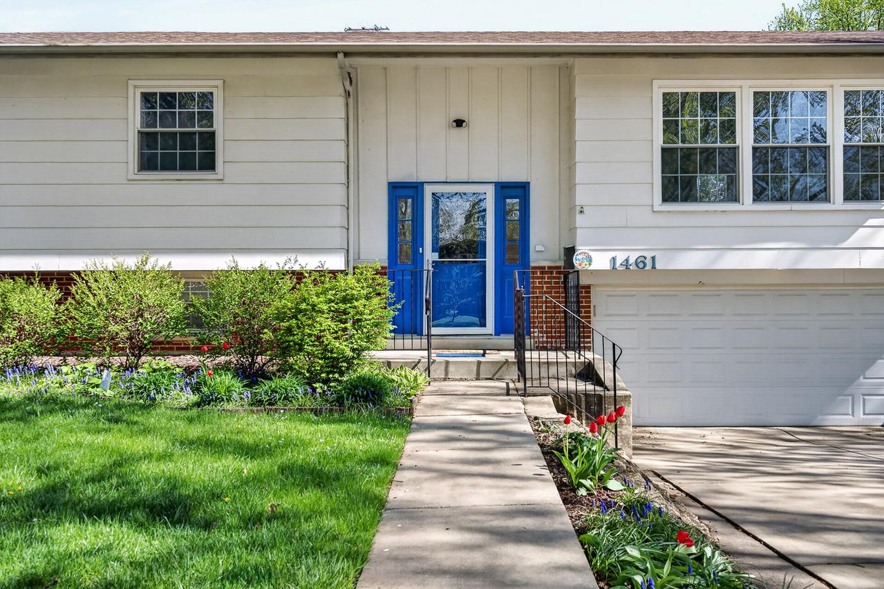 1461 Hillcrest Ave., Hanover Park, IL 60133