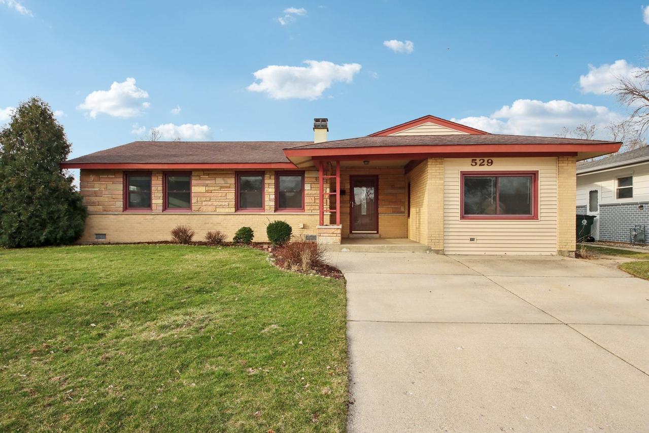 529 Ridgewood Rd., Elk Grove Village, IL 60007