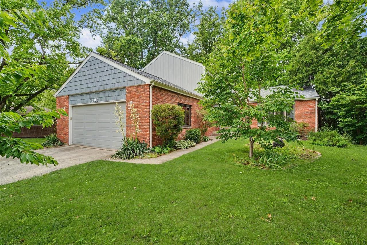 2009 Silver Ct., Urbana, IL 61801