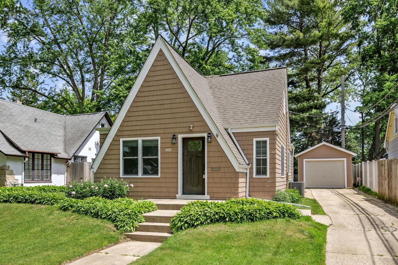 408 S Elmwood Dr., Aurora, IL 60506