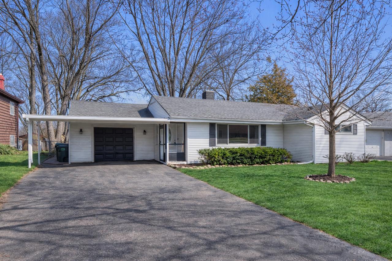 933 N Midlothian Rd., Mundelein, IL 60060
